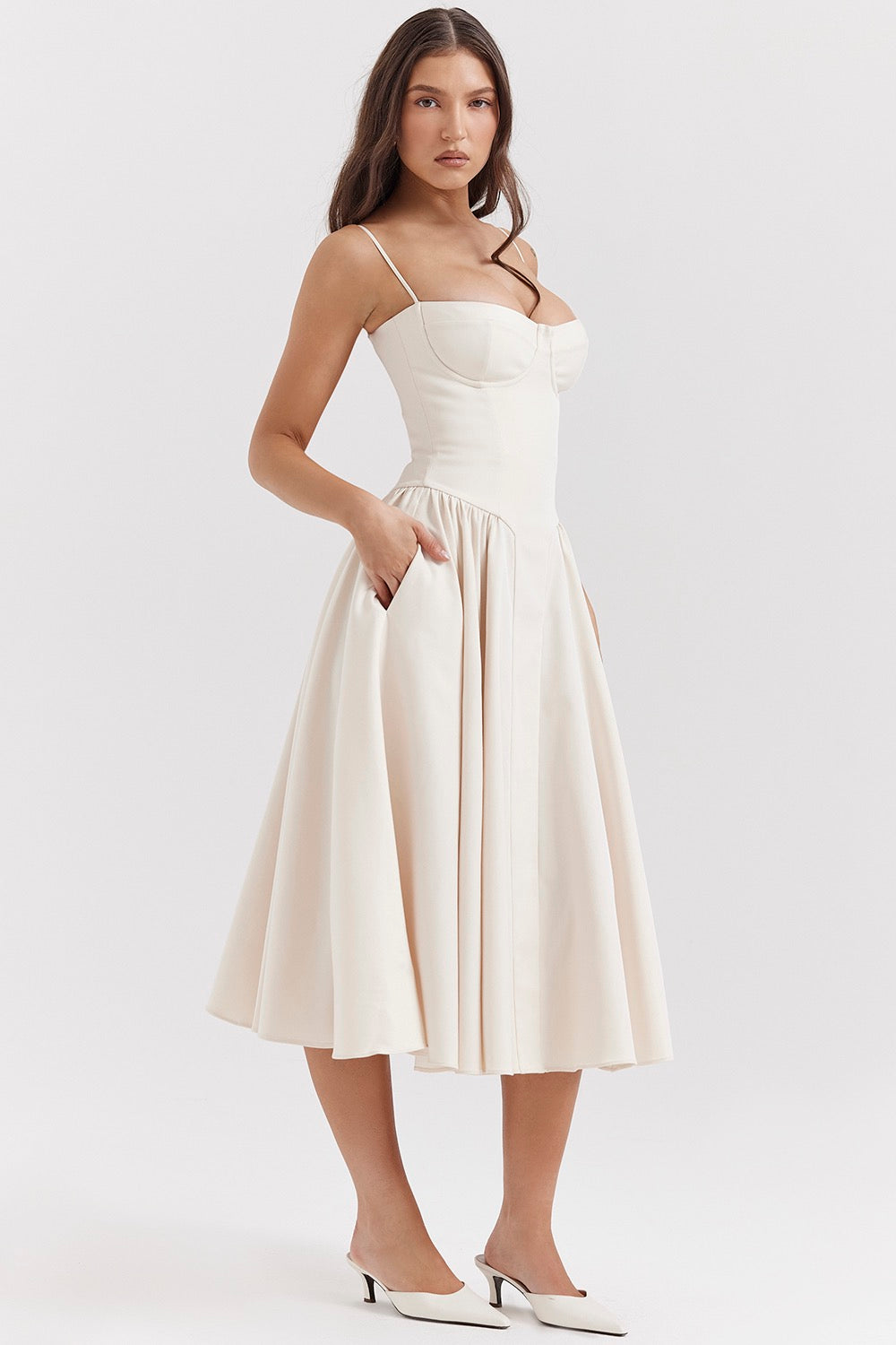 GR | Taillenformendes Sommerkleid