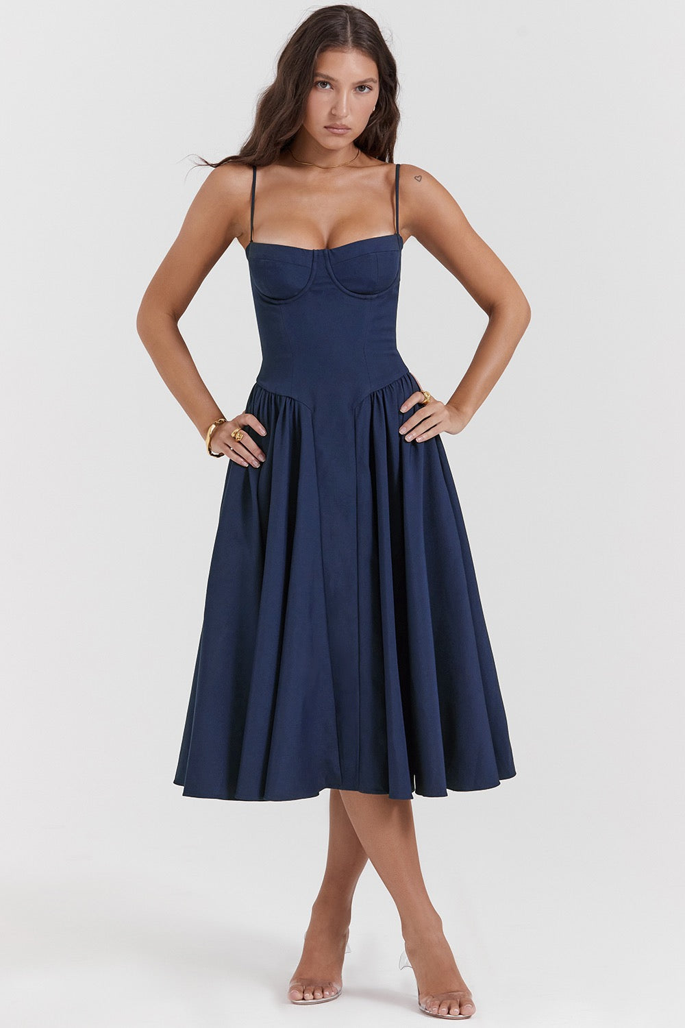 GR | Taillenformendes Sommerkleid