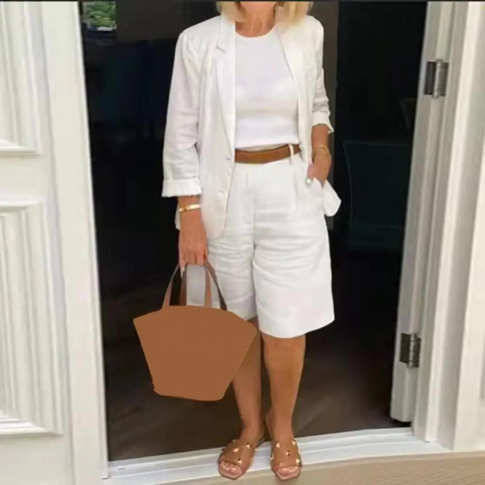 GR | Luxurious blazer and shorts ensemble for women