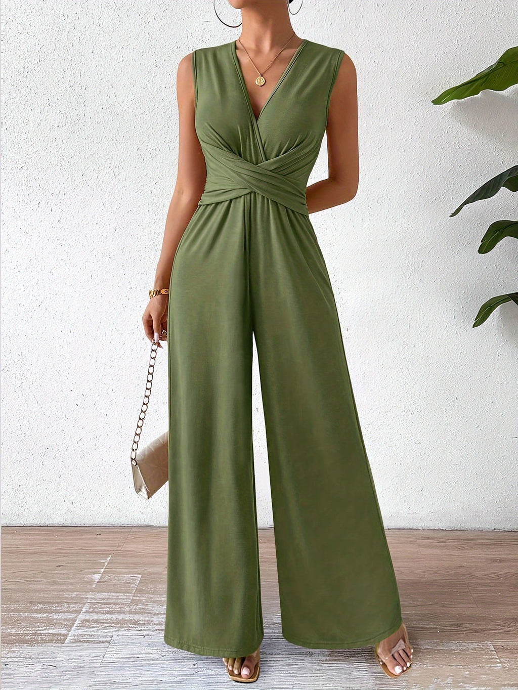 GR | Elegant sleeveless jumpsuit with a flattering fit