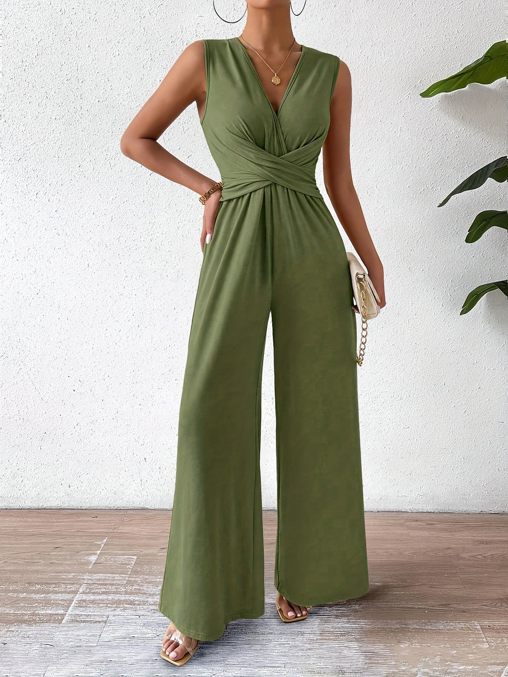GR | Elegant sleeveless jumpsuit with a flattering fit