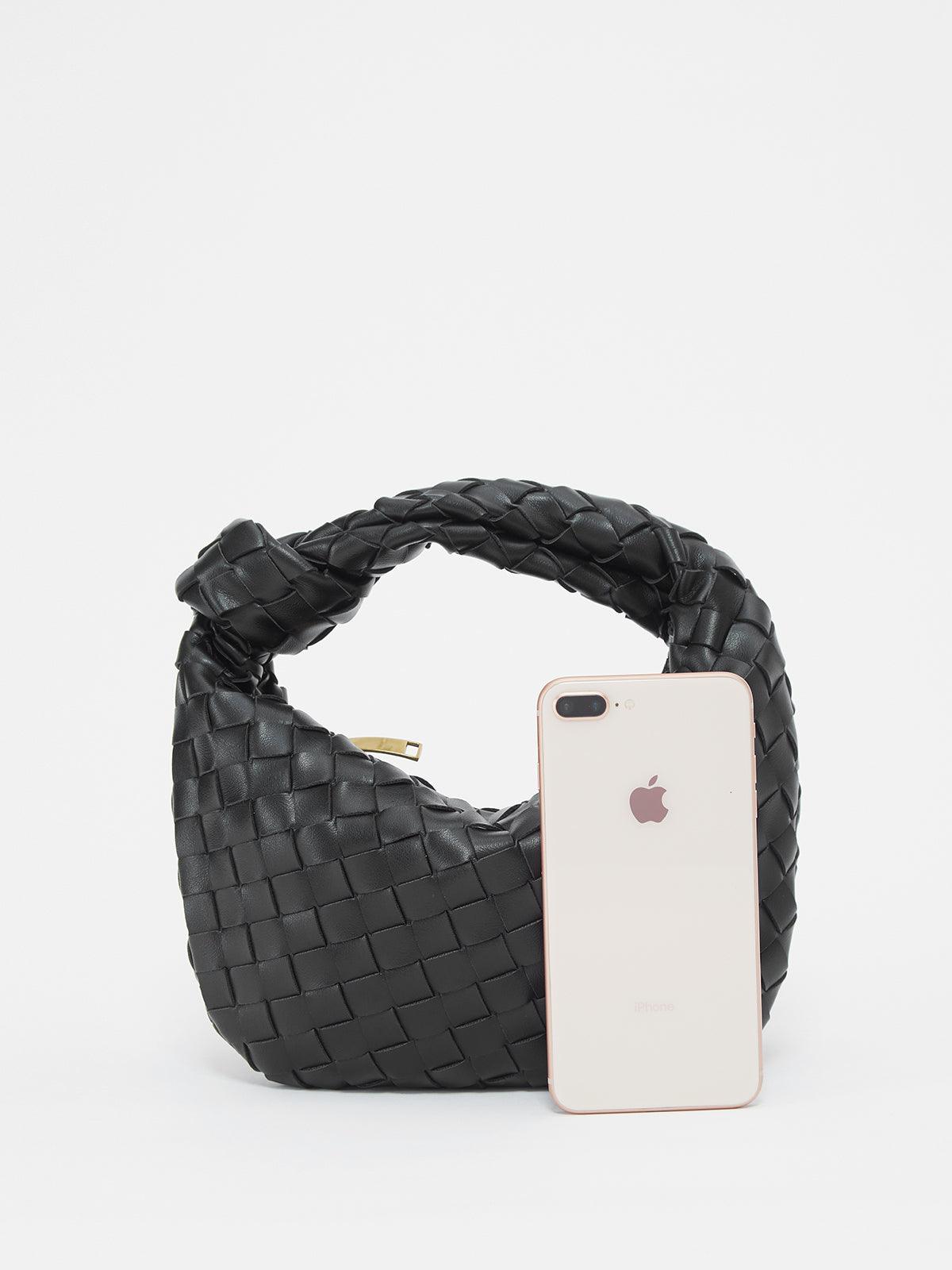 GR | Casual and Relaxed Bag Design