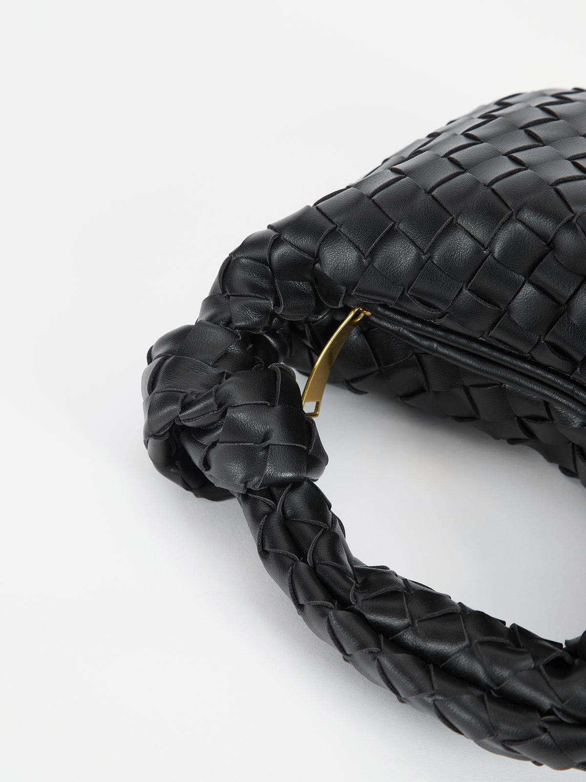 GR | Casual and Relaxed Bag Design