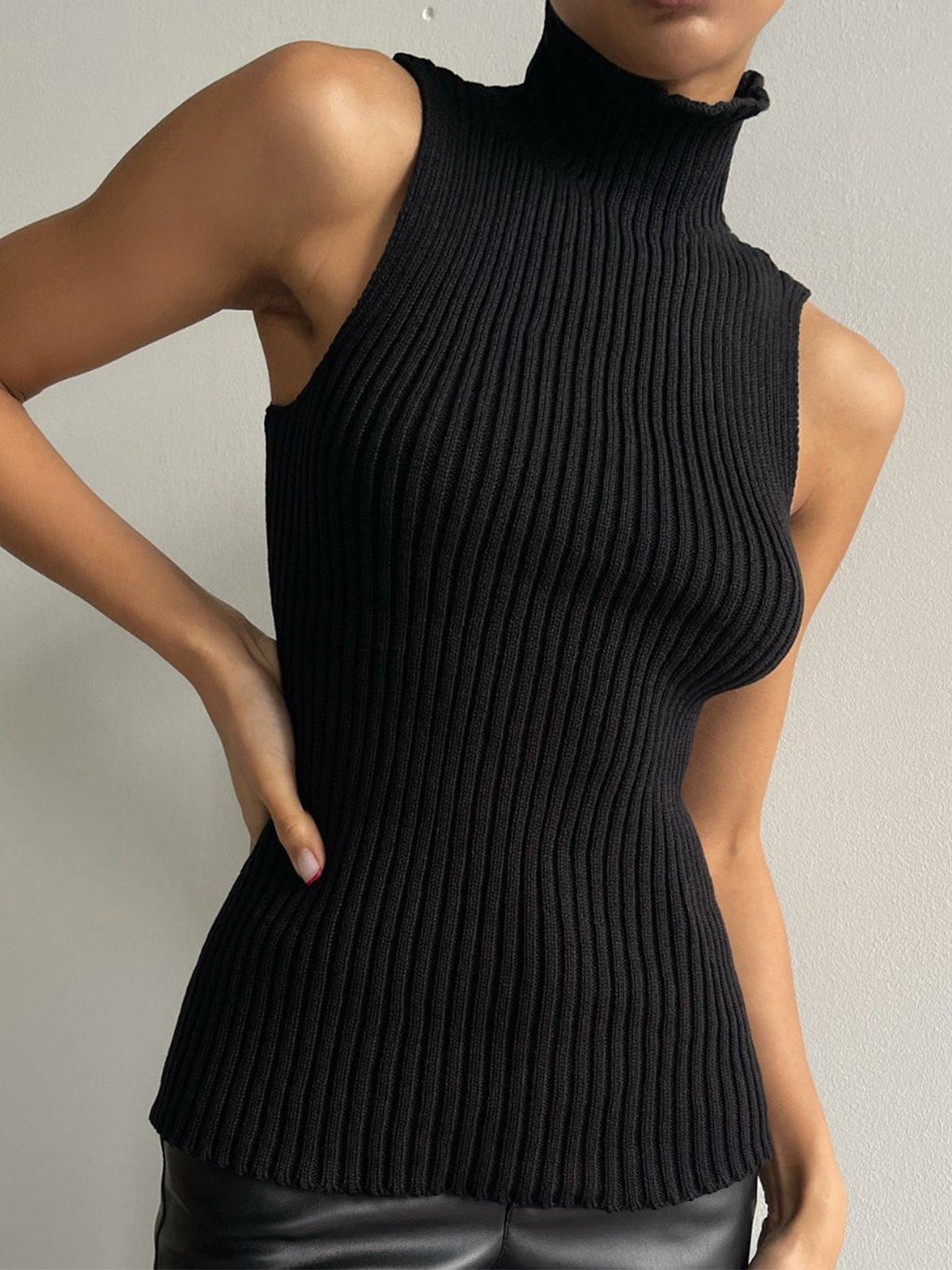 GR | Minimalist Ribbed Back Cutout Top