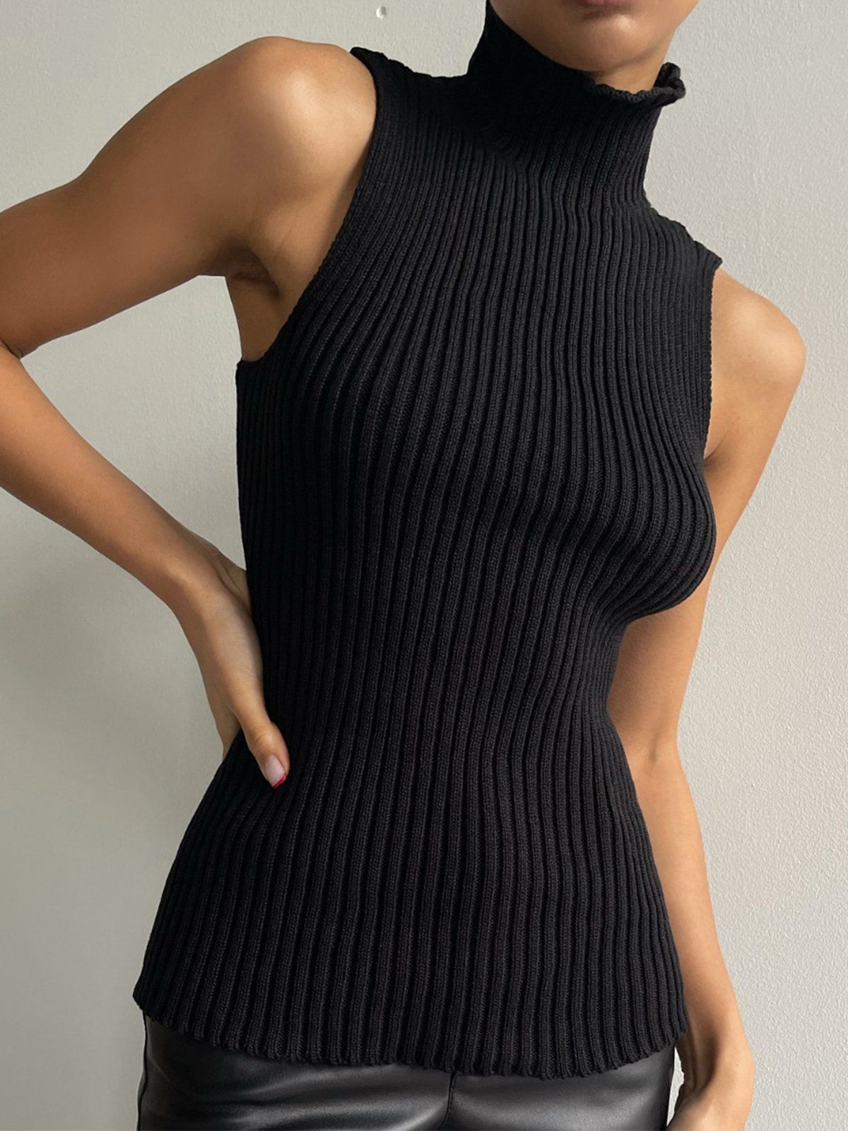 GR | Minimalist Ribbed Back Cutout Top