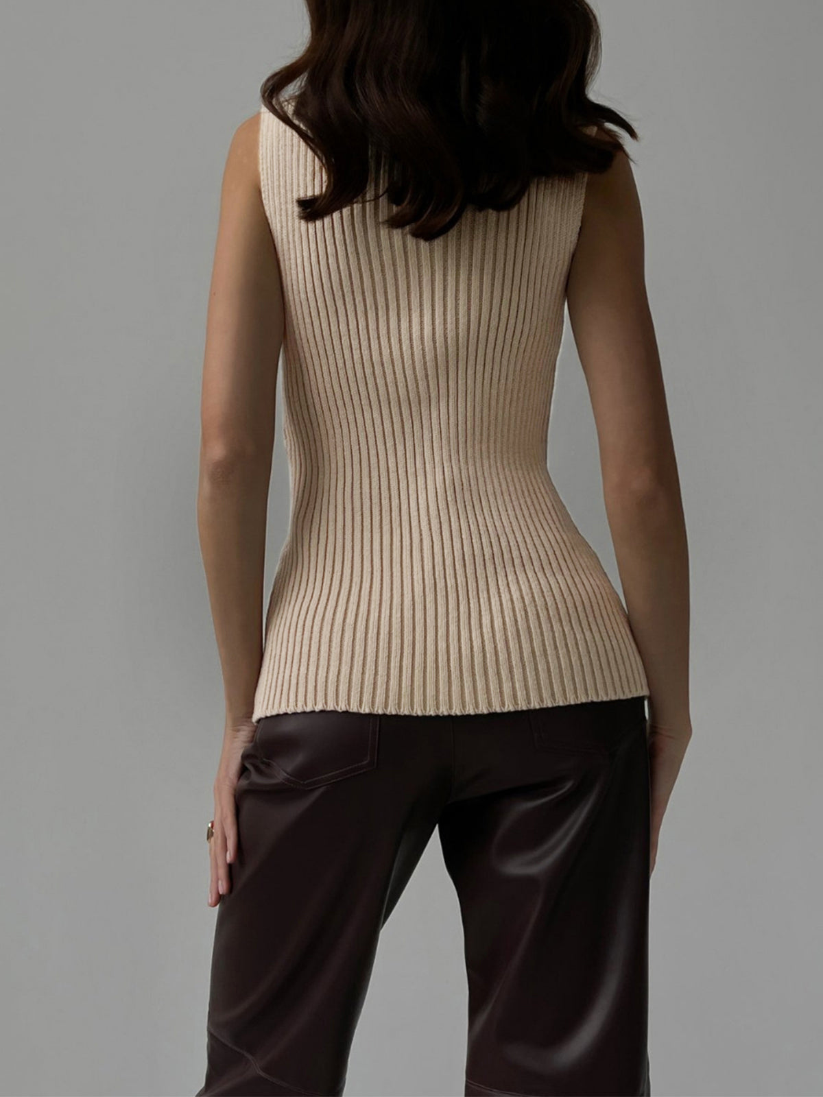 GR | Minimalist Ribbed Back Cutout Top