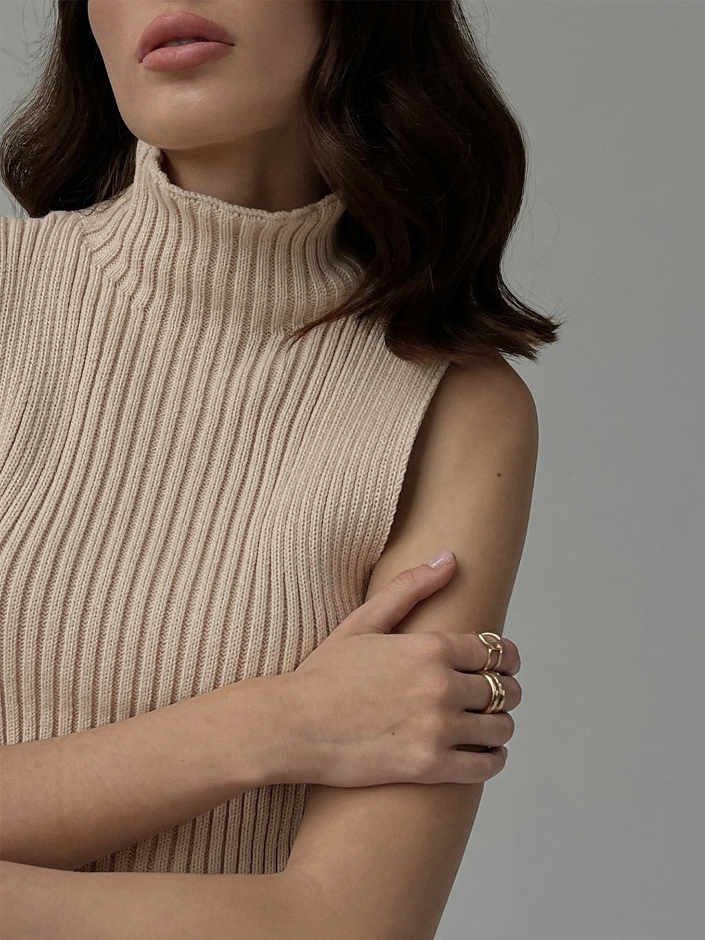 GR | Minimalist Ribbed Back Cutout Top