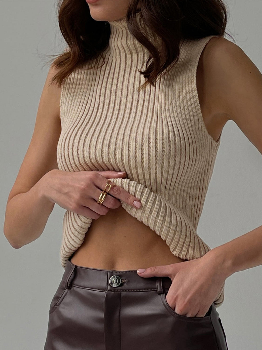 GR | Minimalist Ribbed Back Cutout Top