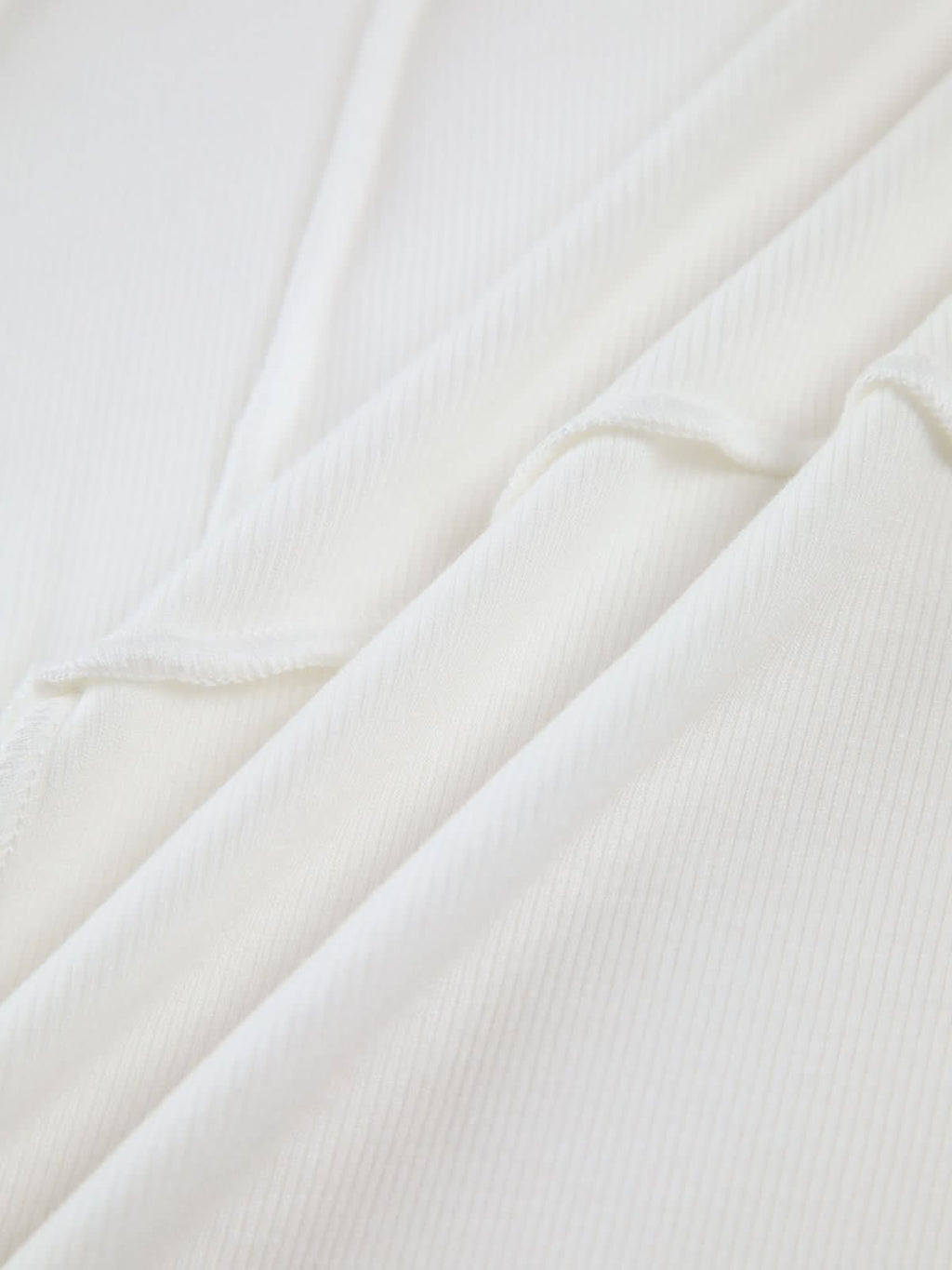 GR | Stylish ribbed shirt with seam accents