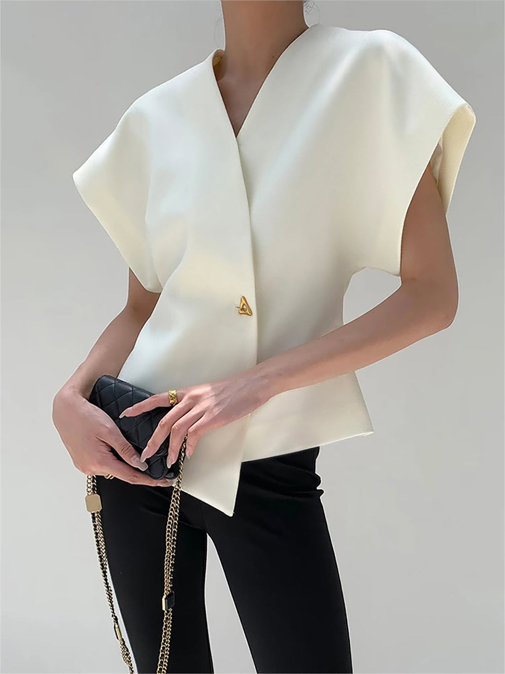 GR | Asymmetrical V-neck top with lightweight fabric for women