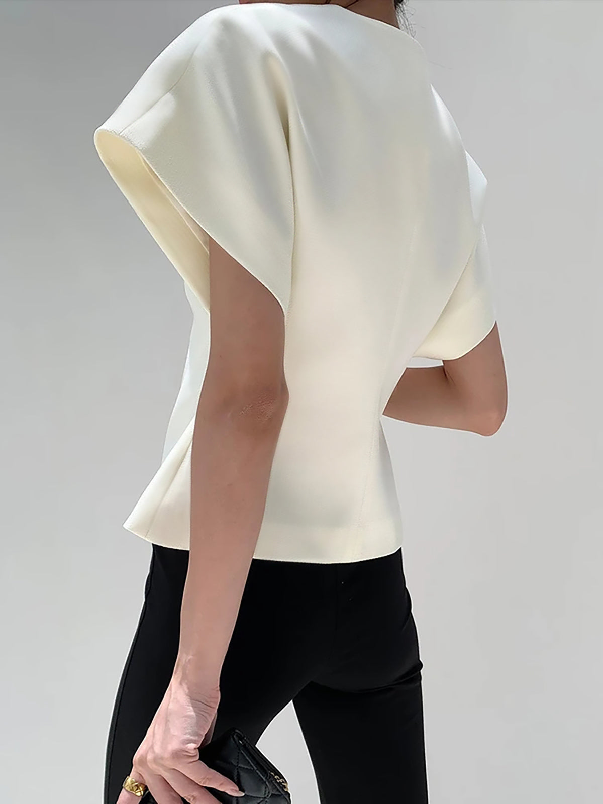 GR | Asymmetrical V-neck top with lightweight fabric for women