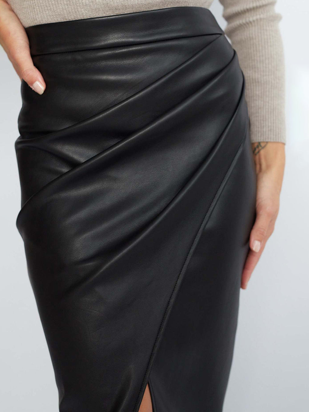GR | Faltiger Split Pu Lederrock Für Frauen
