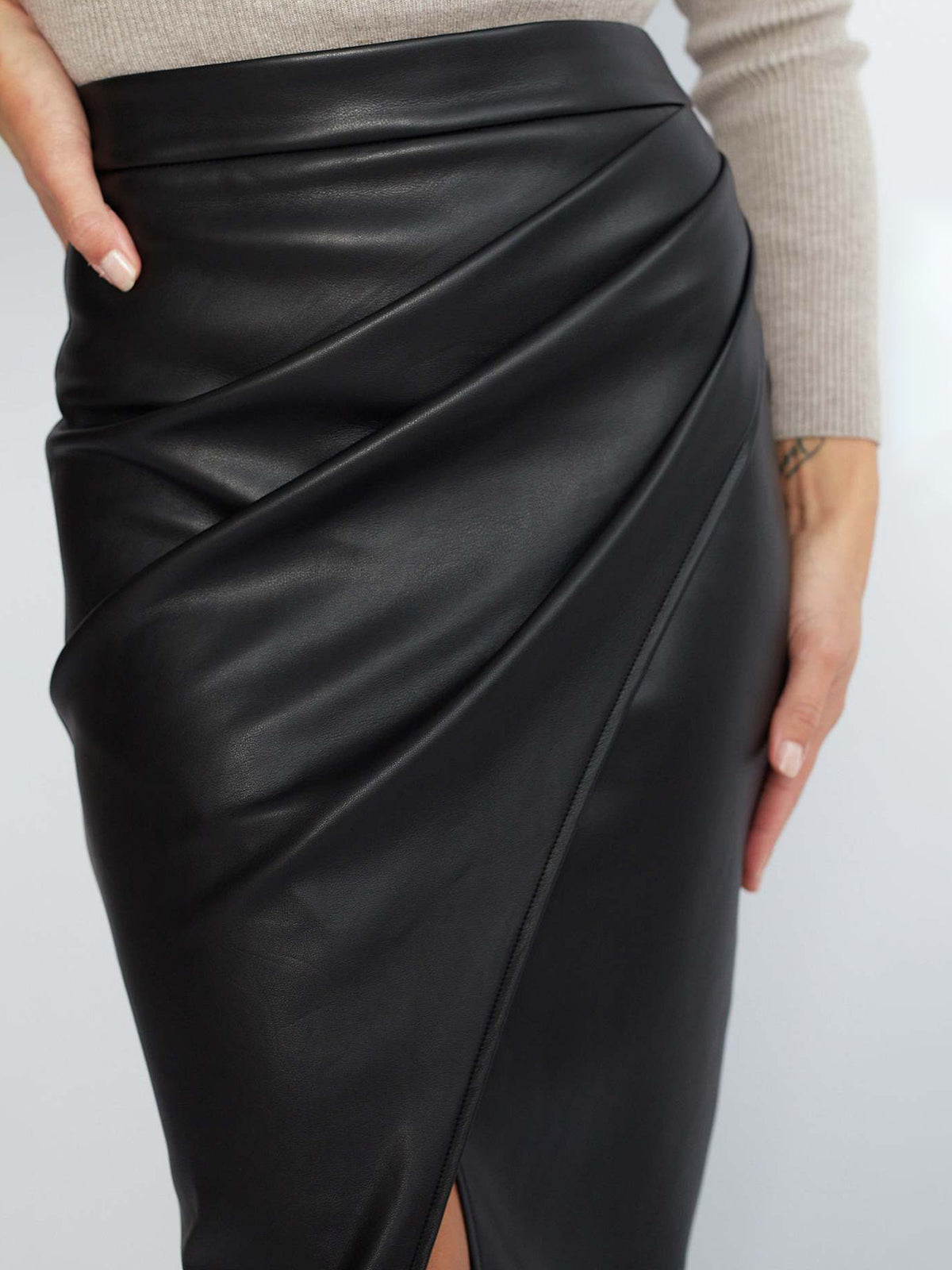 GR | Faltiger Split Pu Lederrock Für Frauen