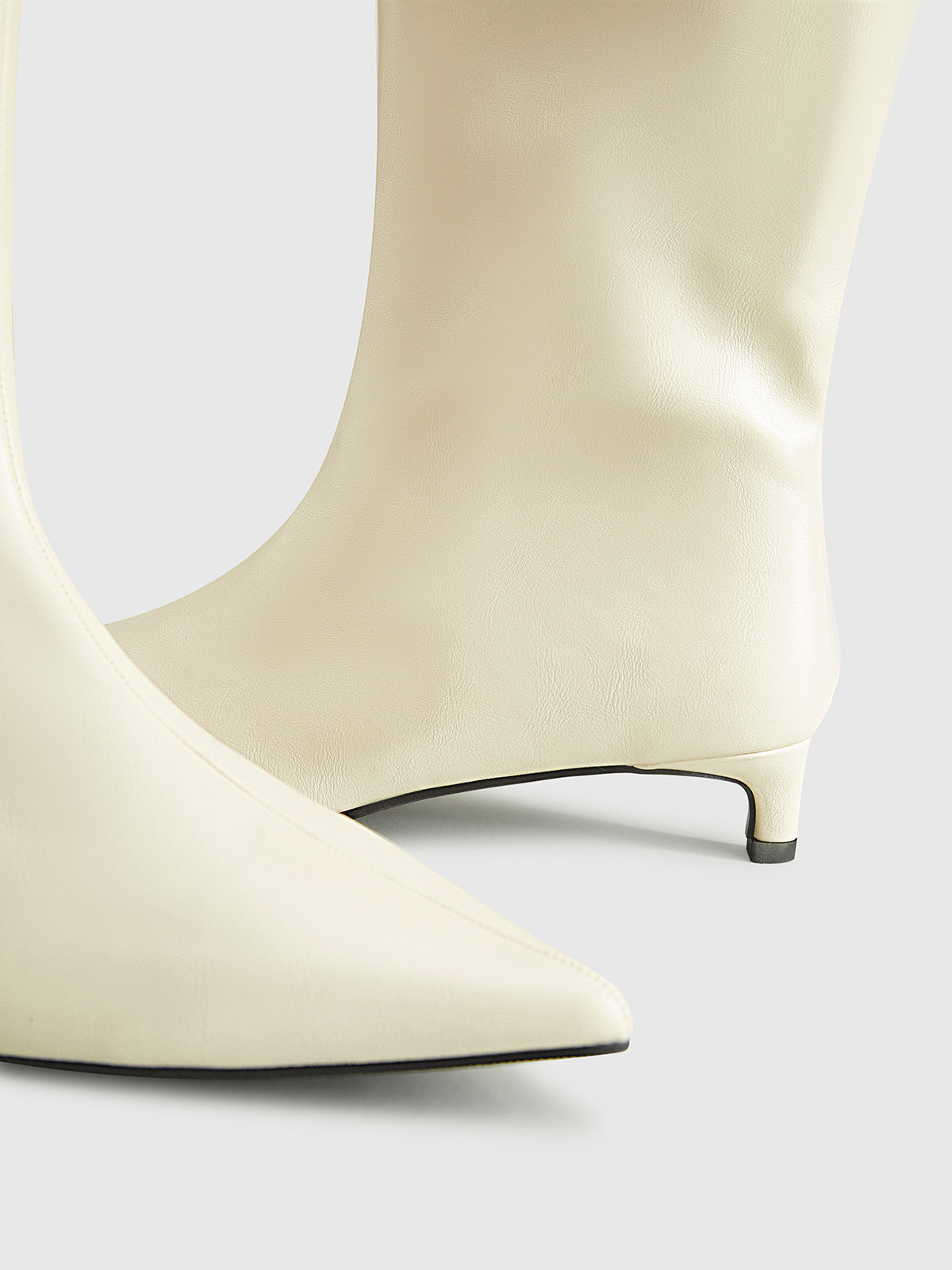 GR | Pointed Toe Kitten Knee-Length Boots
