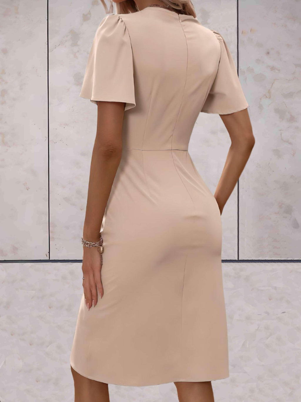 GR | Fitted dress with flared sleeves for women
