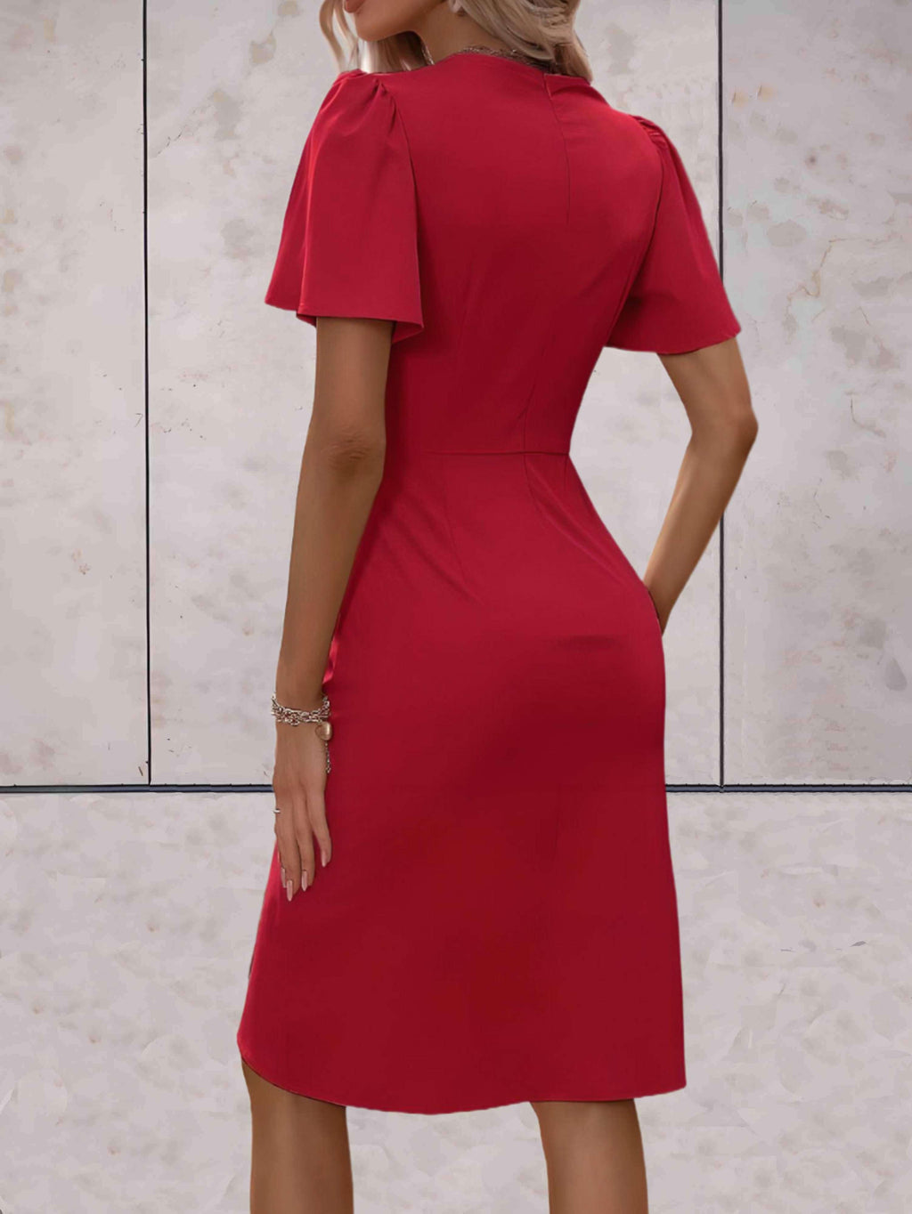 GR | Fitted dress with flared sleeves for women