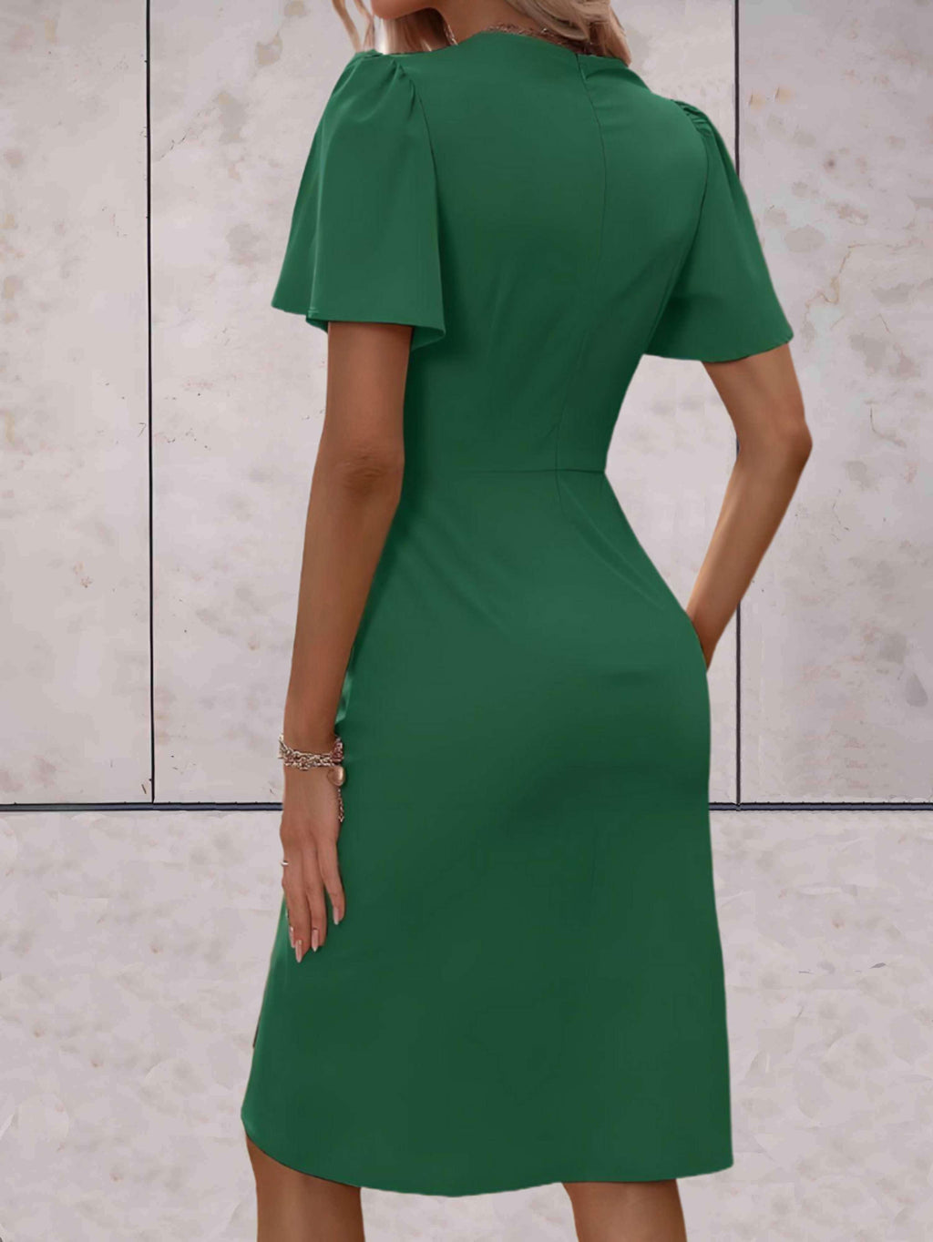 GR | Fitted dress with flared sleeves for women