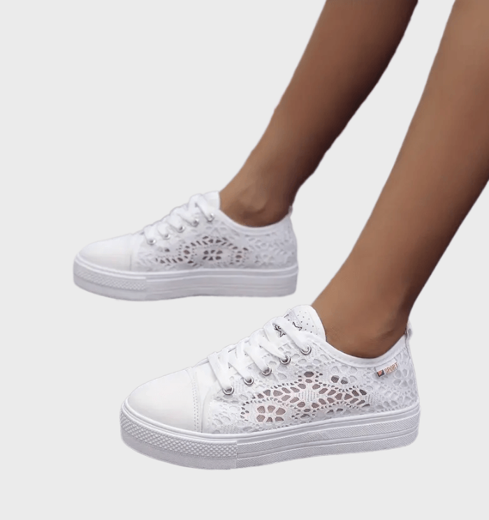 GR | Stylish low-cut lace-up sneakers with side details and a secure fit