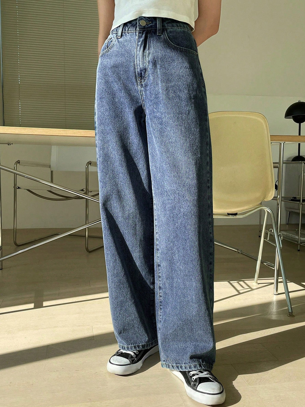 GR | High-waisted washed wide-leg jeans