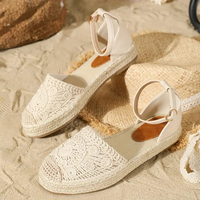 GR | Fashionable flat sandals with laces and buckle straps for comfort