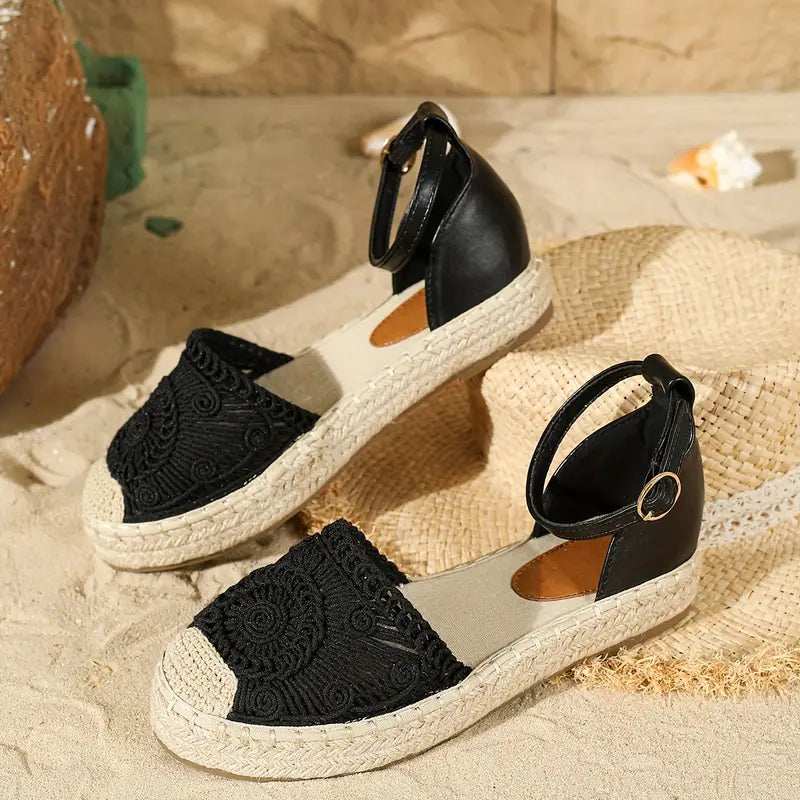 GR | Fashionable flat sandals with laces and buckle straps for comfort