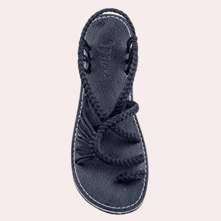GR | Lightweight flat strappy sandals with an open toe design for comfort