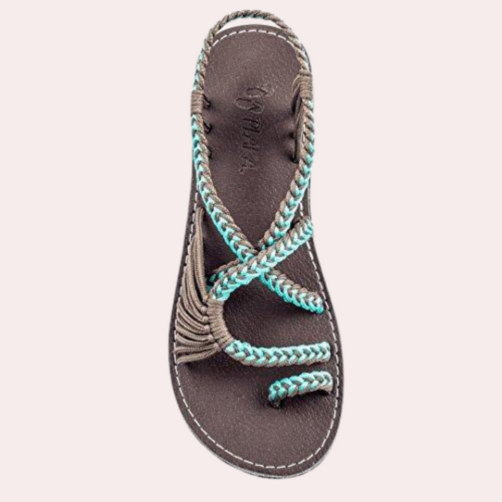 GR | Lightweight flat strappy sandals with an open toe design for comfort