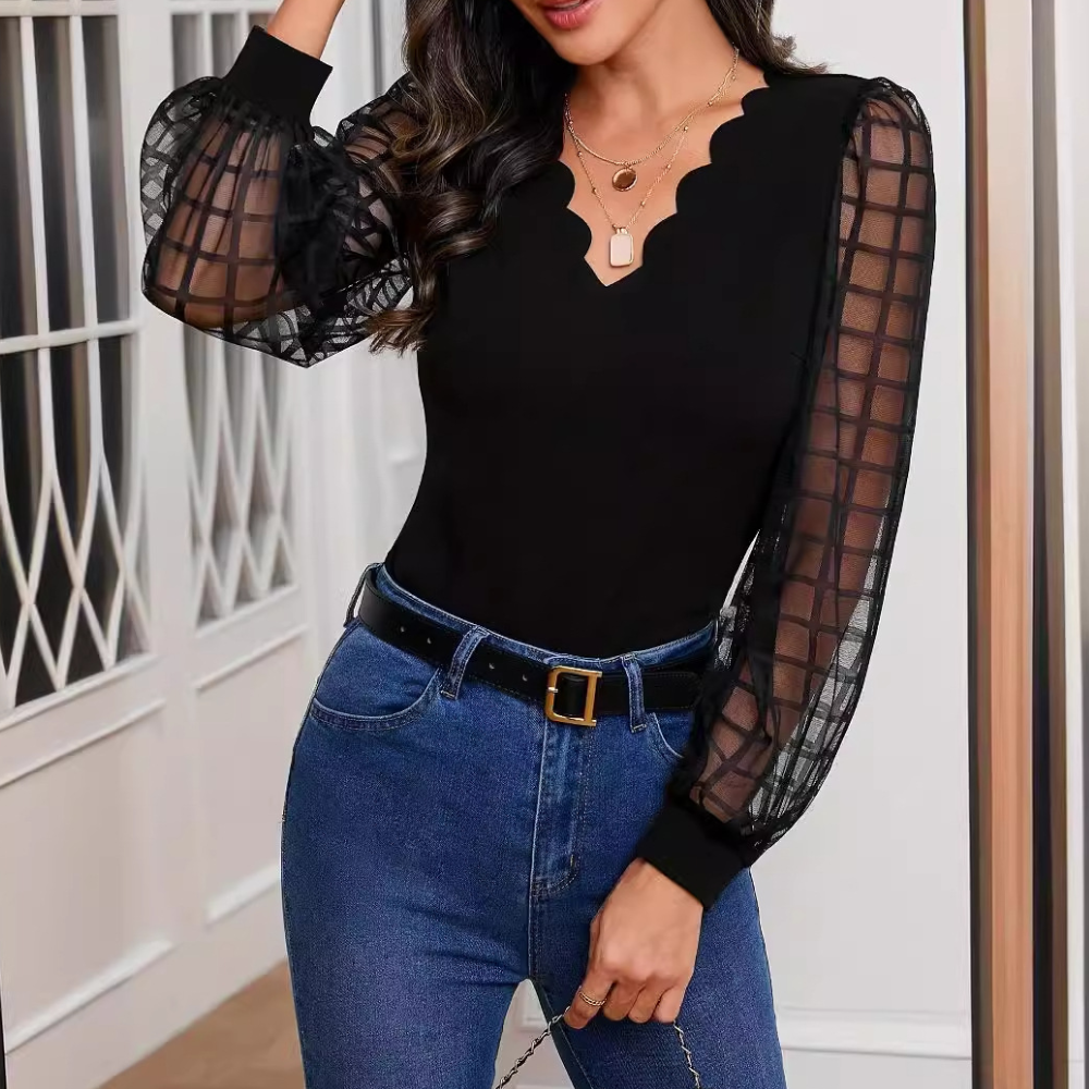 GR | Top for women with a wavy hem