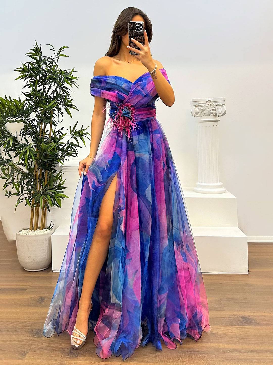 GR | Gorgeous long dress made of printed tulle with a floral boat neckline, slit side, sleeveless, elegant, vintage, evening dress for women 