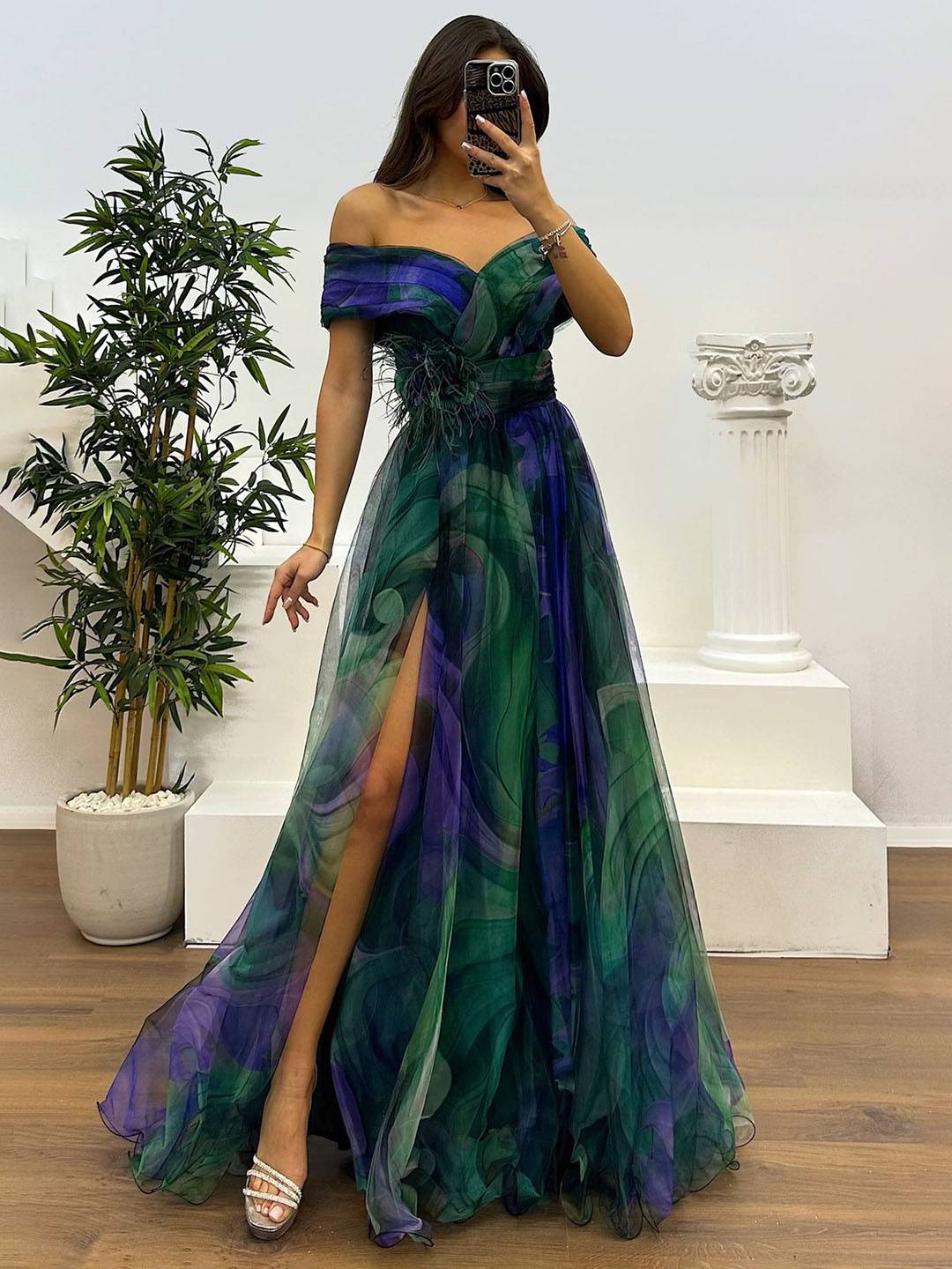 GR | Gorgeous long dress made of printed tulle with a floral boat neckline, slit side, sleeveless, elegant, vintage, evening dress for women 