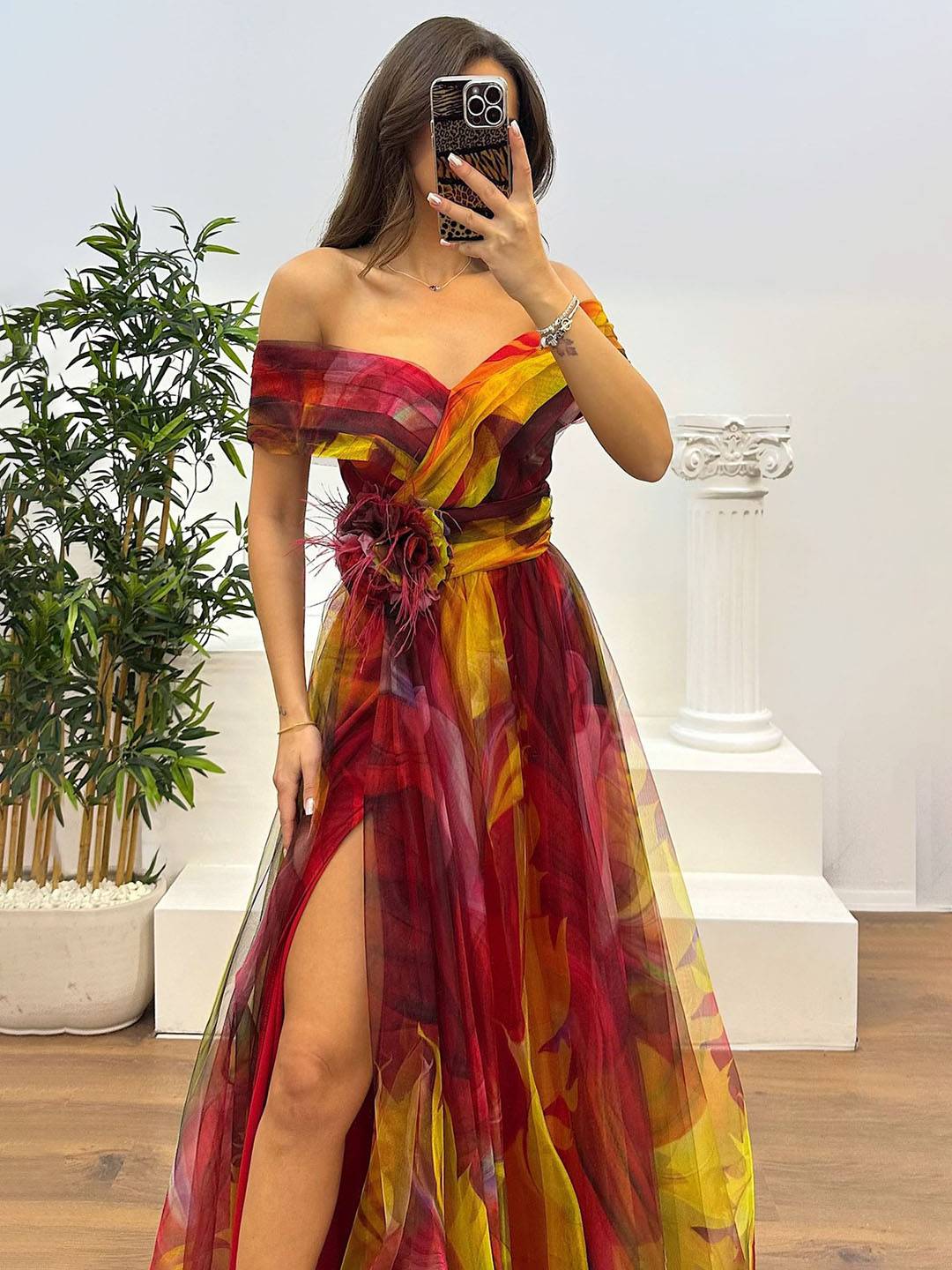 GR | Gorgeous long dress made of printed tulle with a floral boat neckline, slit side, sleeveless, elegant, vintage, evening dress for women 