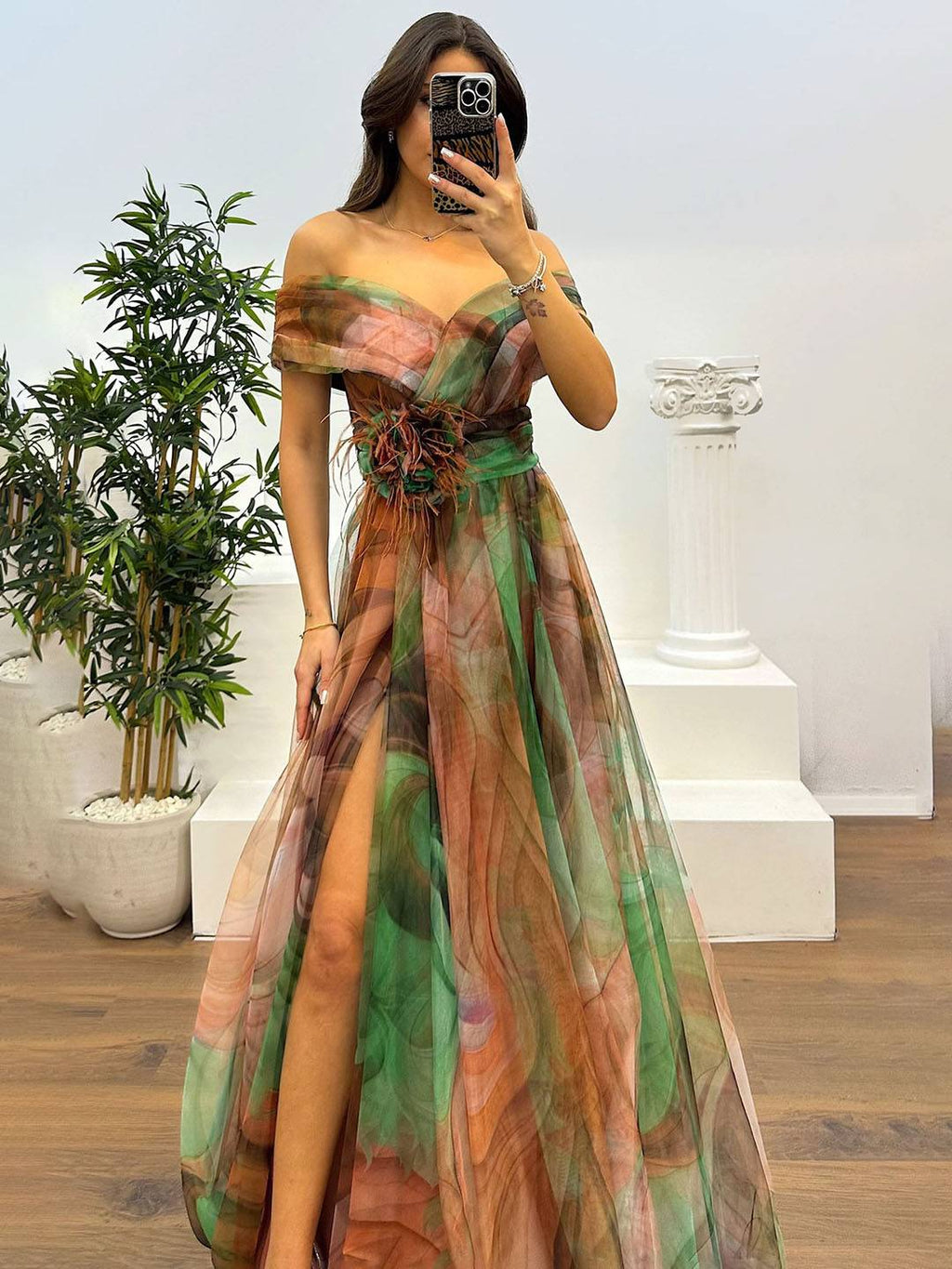 GR | Herrliches Langes Kleid aus Bedrucktem Tüll mit Floralem Bootsausschnitt, Schlitzseite, Ärmellos, Elegant, Vintage, Abendkleid für Frauen