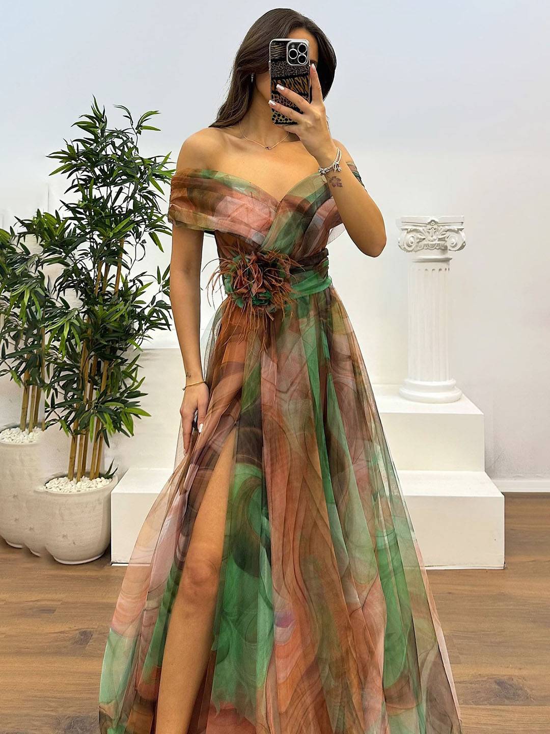 GR | Gorgeous long dress made of printed tulle with a floral boat neckline, slit side, sleeveless, elegant, vintage, evening dress for women 