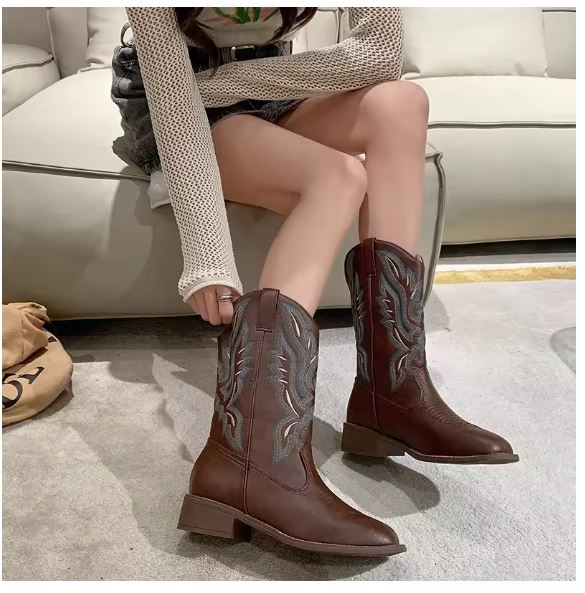 GR | Western style boots for women with pointed toe and block heel, cowboy boots for women