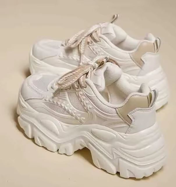 GR | Platform sneakers with a modern look