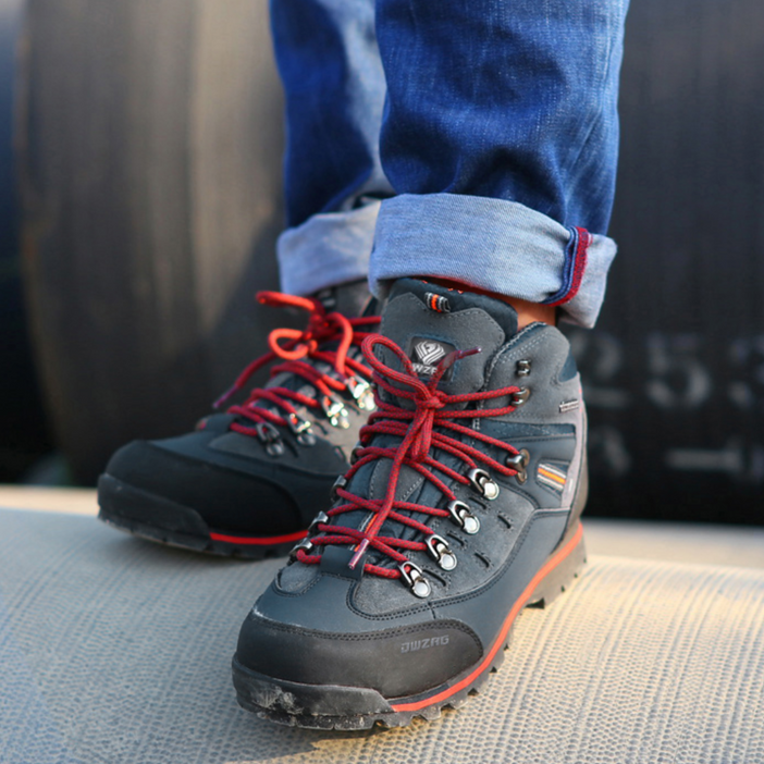 GR | Durable, lightweight hiking boots with anti-slip grip