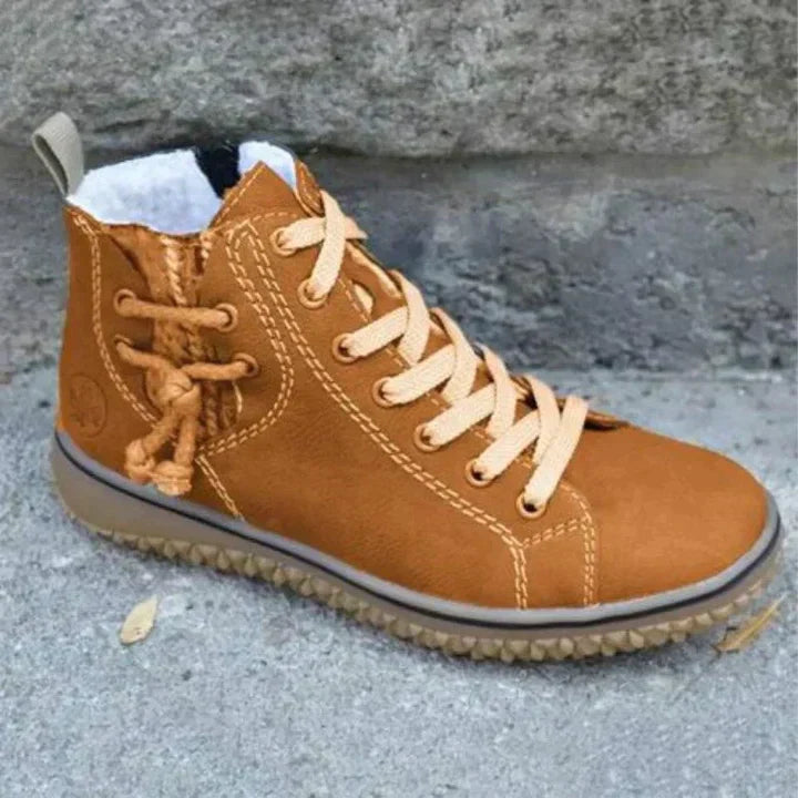 Timelessly elegant leather boots in a vintage look
