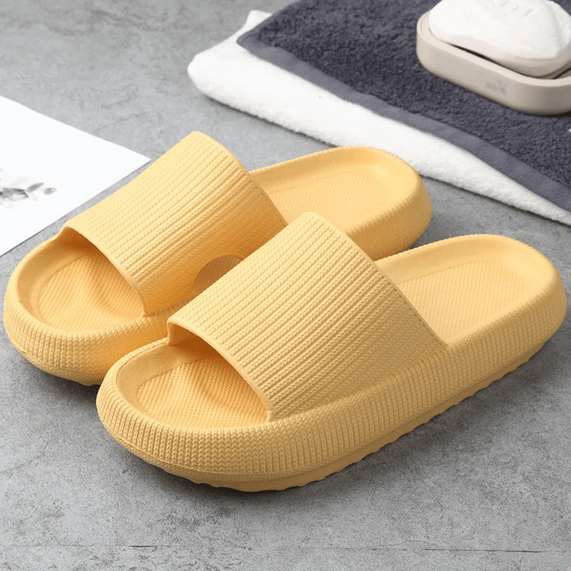 GR | Soft, comfortable slippers