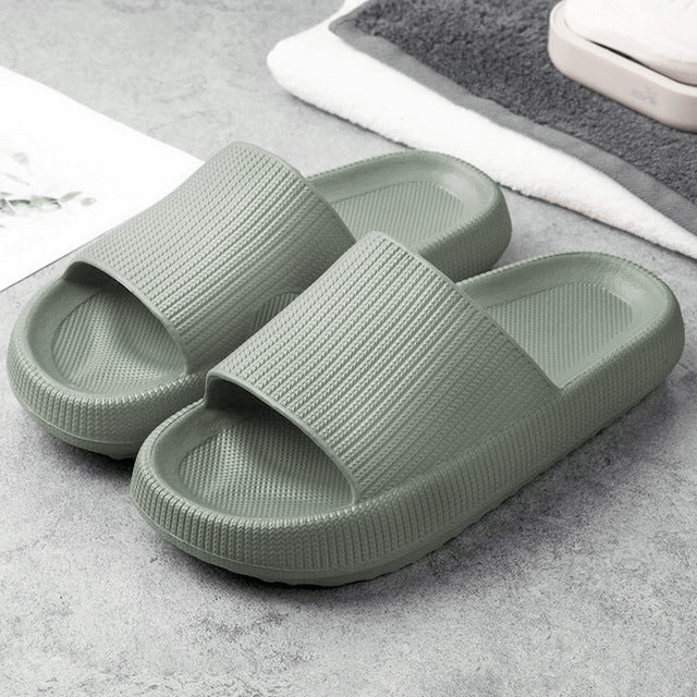 GR | Soft, comfortable slippers