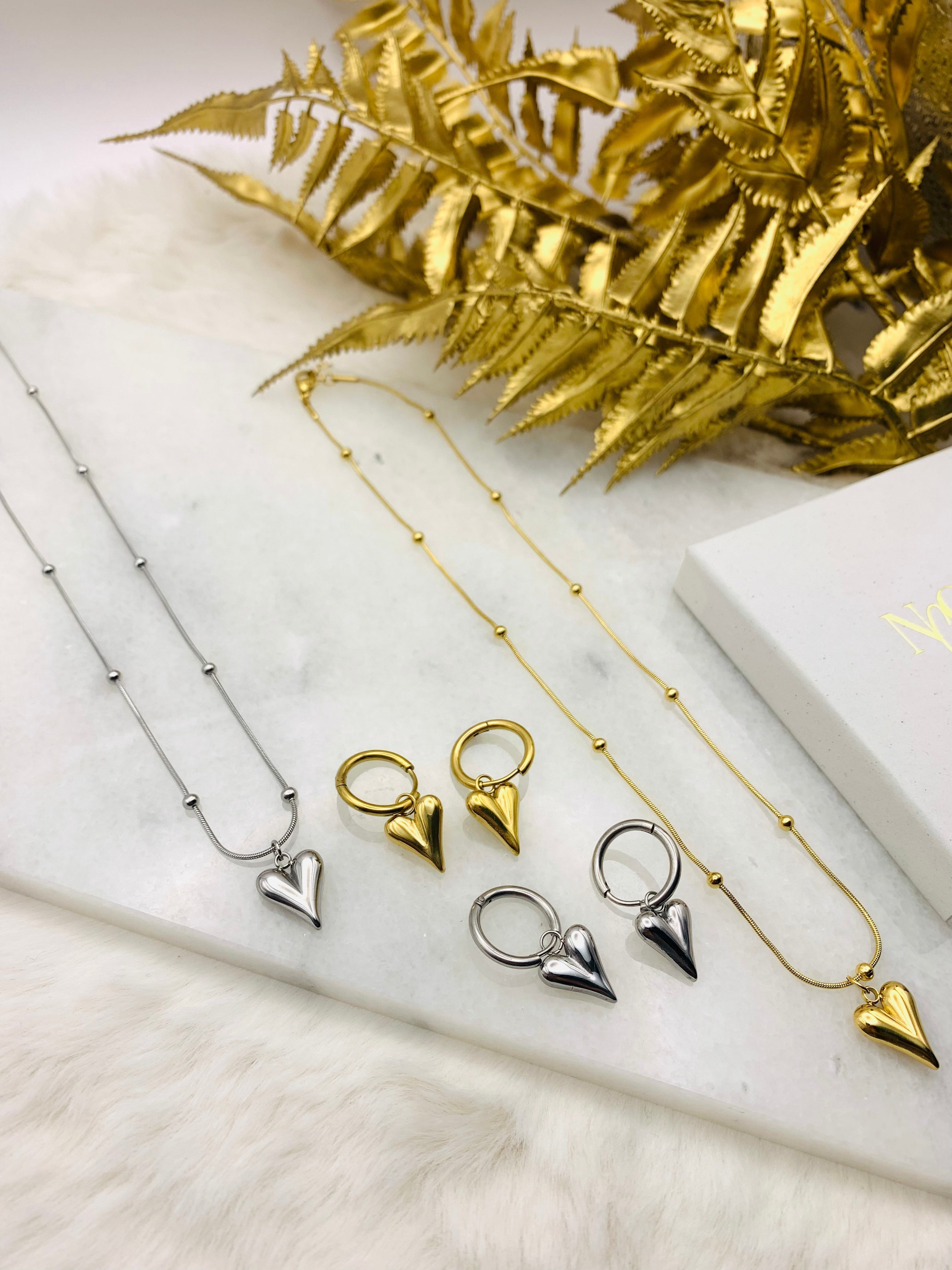 GR | Elegant heart pendant necklaces