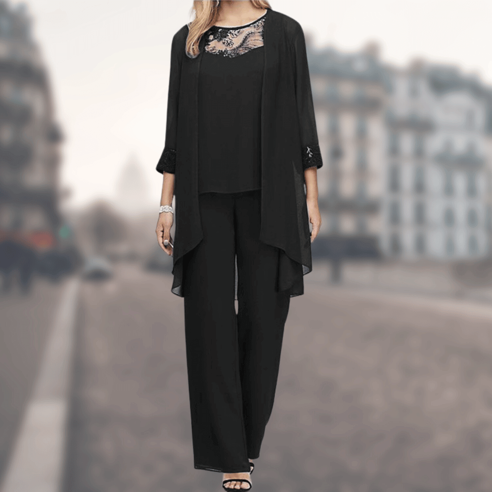 GR - The chic and comfortable three-piece ensemble