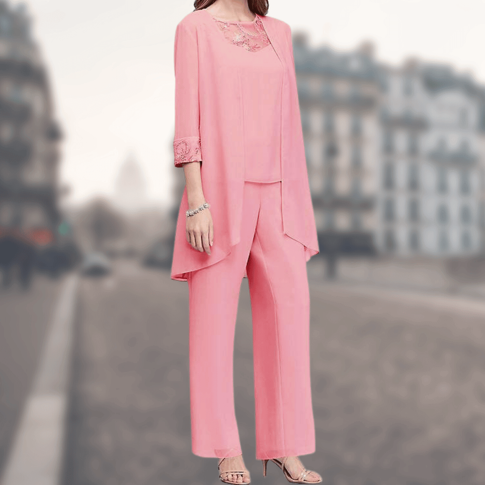 GR - The chic and comfortable three-piece ensemble