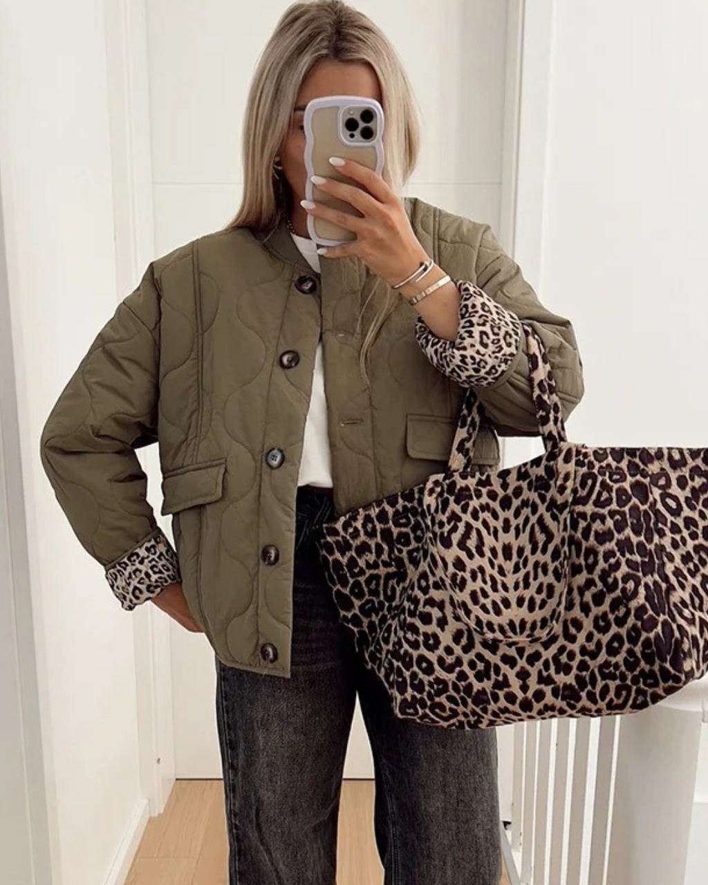 GR | Trendy jacket with leopard print lining