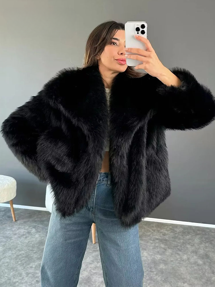 GR | Warm fur jacket for women in a stylish design