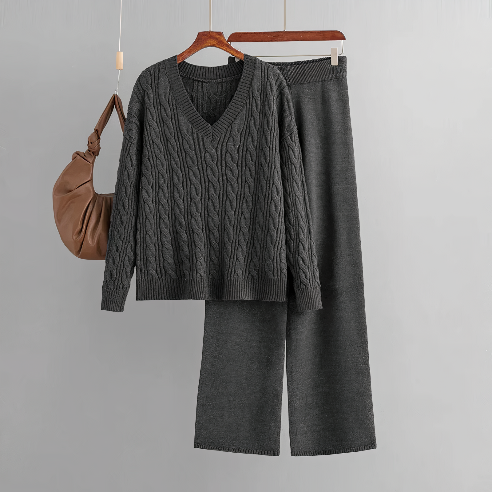 GR - Fashionable set with V-neck