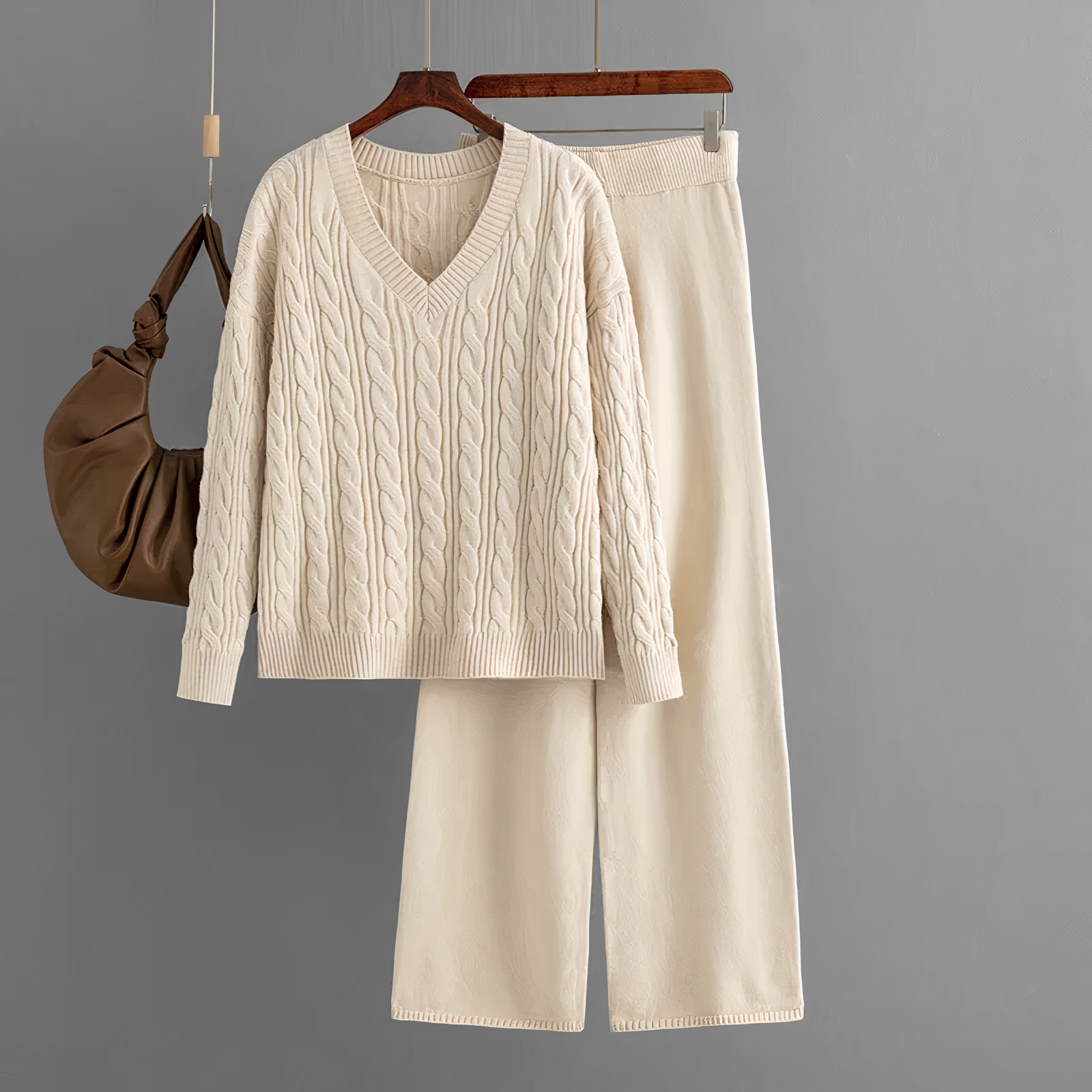 GR - Fashionable set with V-neck