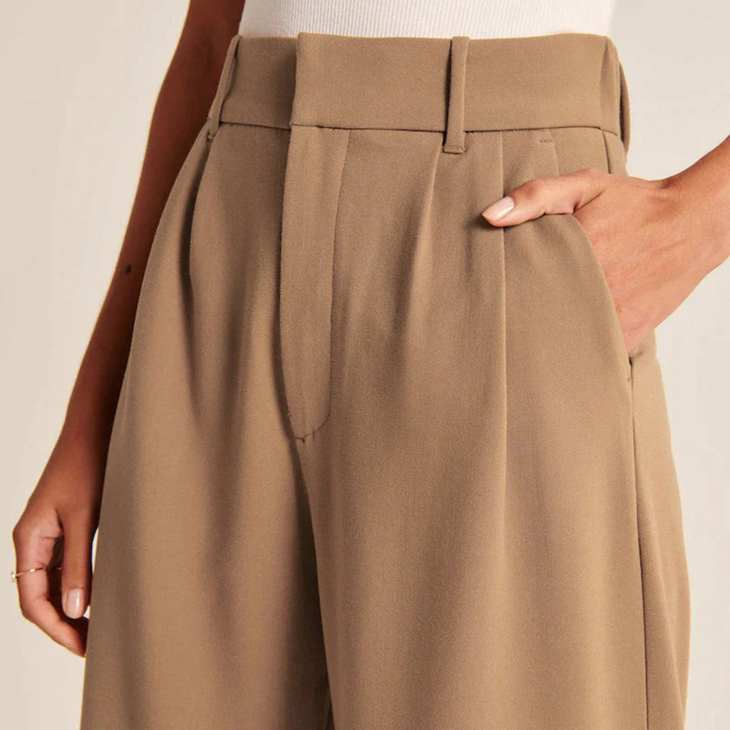 GR | Hoch taillierte Hose – Modisches Design für stilbewusste Frauen