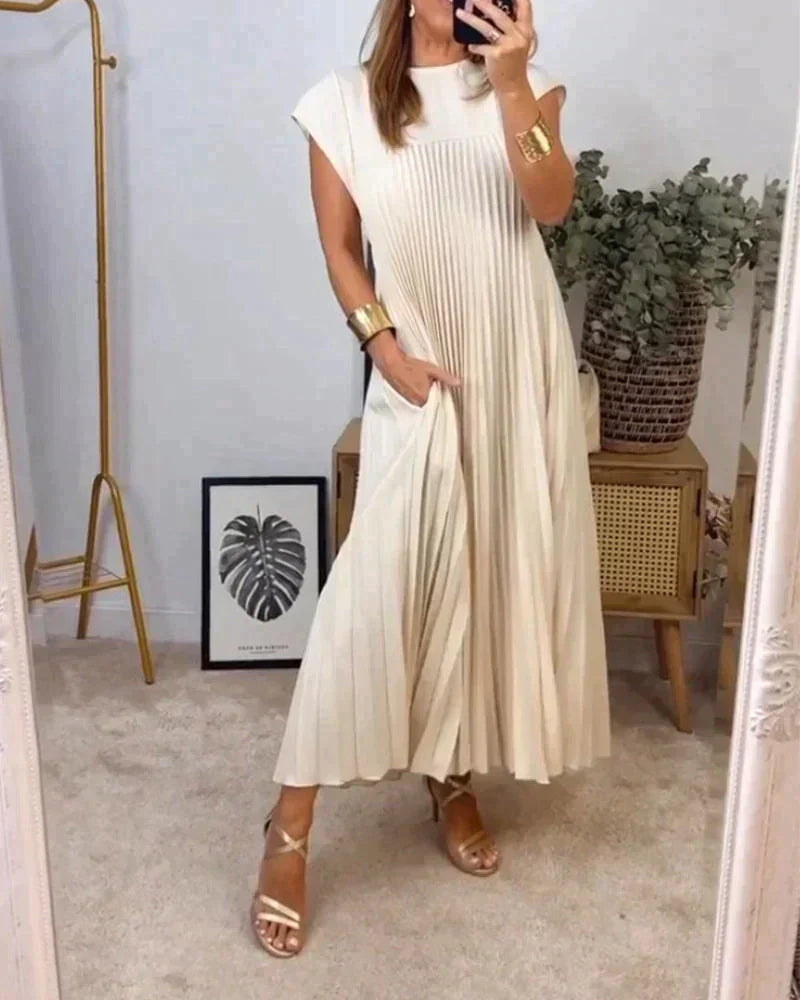GR | Elegant pleated dress – Timeless and sophisticated