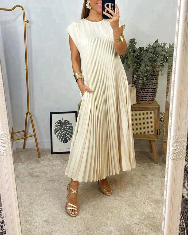 GR | Elegant pleated dress – Timeless and sophisticated