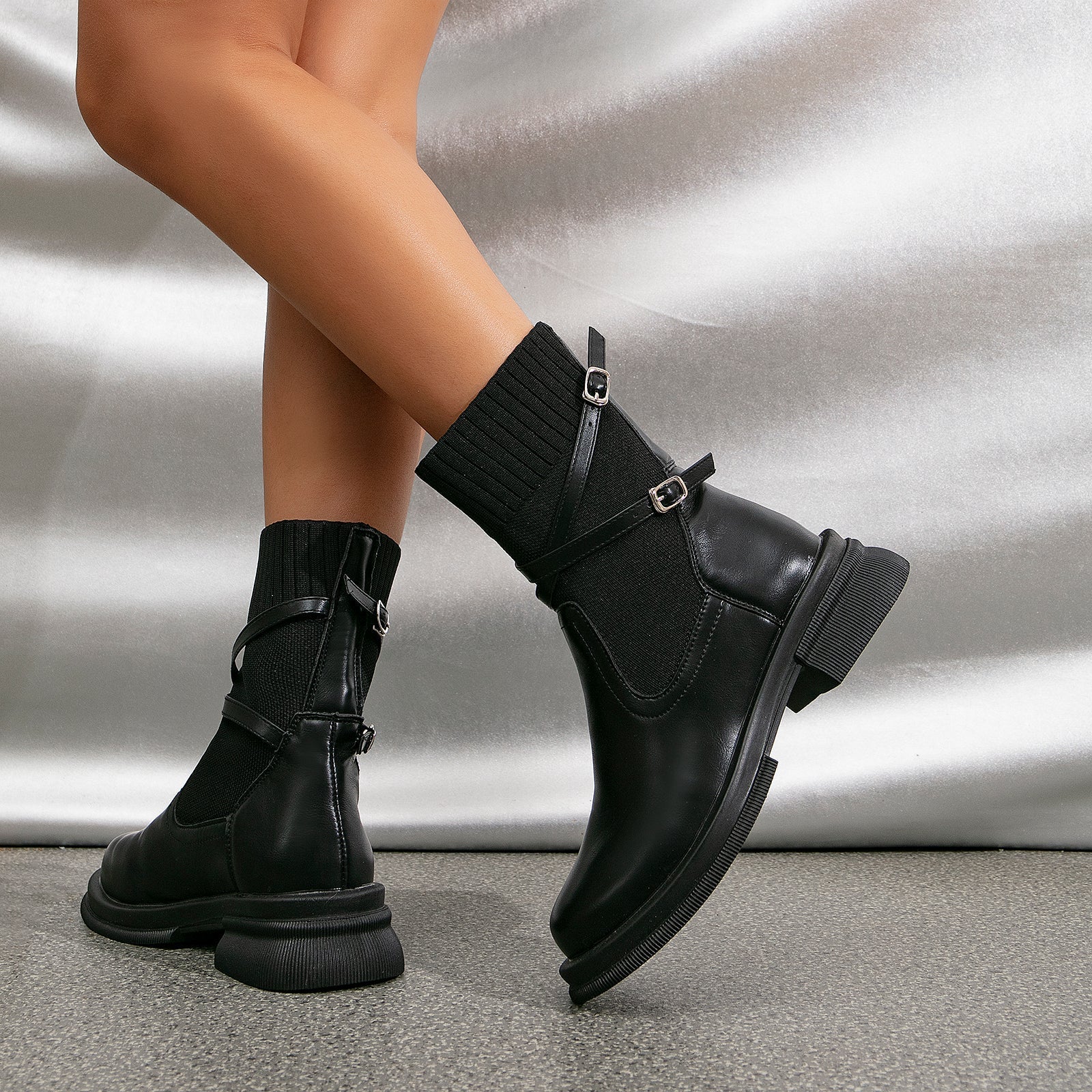 GR | Elegant brown ankle boots with wrap straps